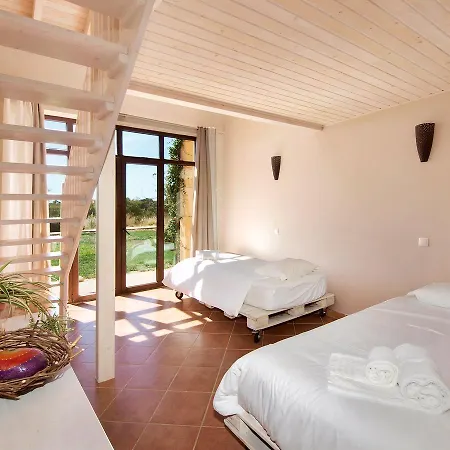 Casa Do Vale Da Lama Ecohotel & Retreat Centre In A Farm Farmház