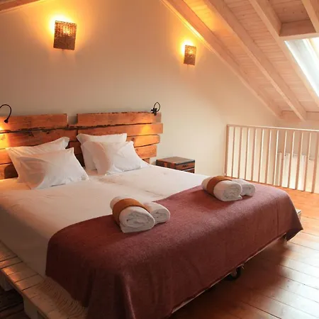 Casa Do Vale Da Lama Ecohotel & Retreat Centre In A Farm Farmház