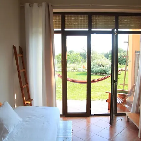 Casa Do Vale Da Lama Ecohotel & Retreat Centre In A Farm Odiáxere